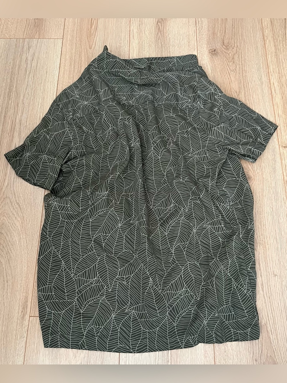 Green leaf patterned button up - Picture 2 of 2